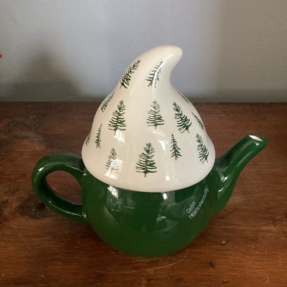 NWT- Stunning 16oz- 2 Piece-Green Gnome- White Hat Lid w/ Green 🌲 Ceramic Teapot - Picture 6 of 16